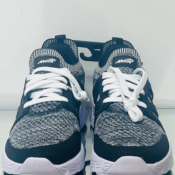 Stylish Knit Sneakers in Black and White - Picture 3 of 6